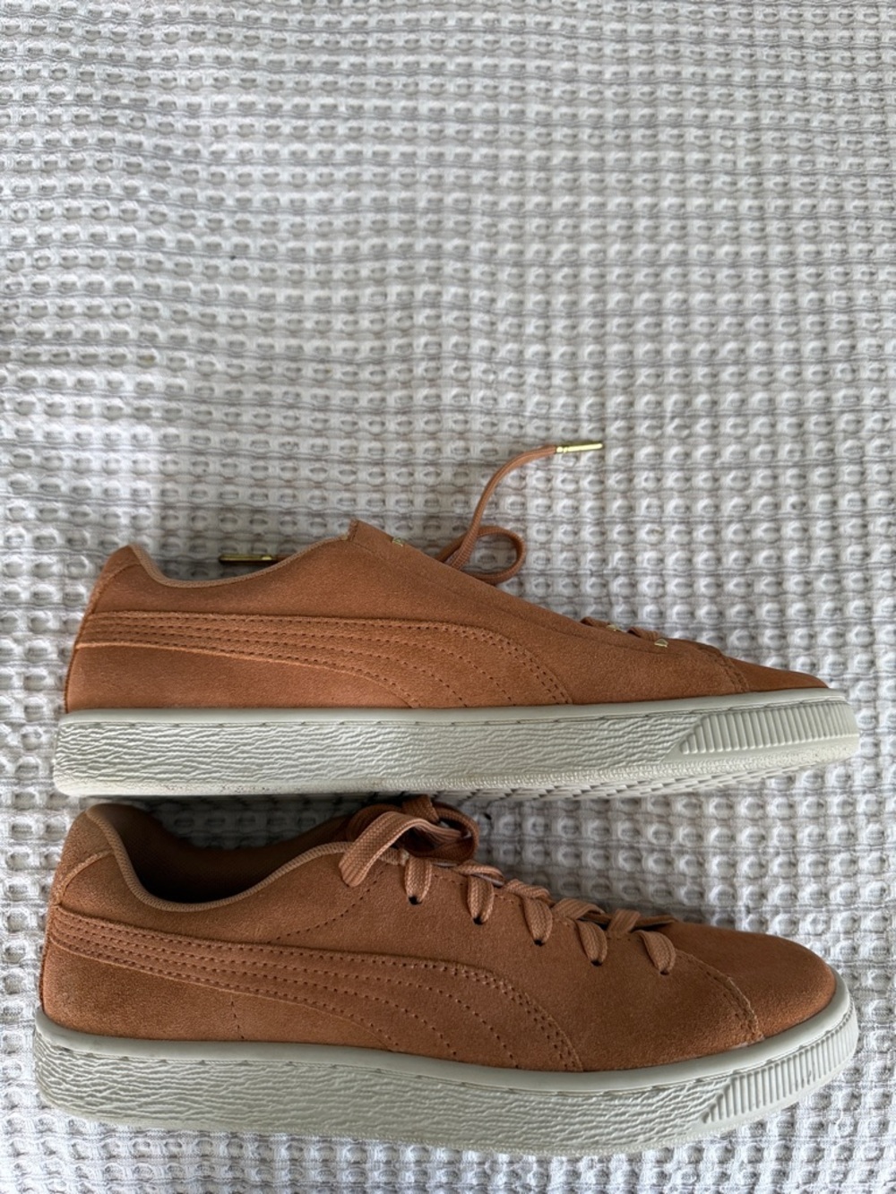 Women’s PUMA Suede Lace-Up Sneakers in size 7 - Picture 2 of 5